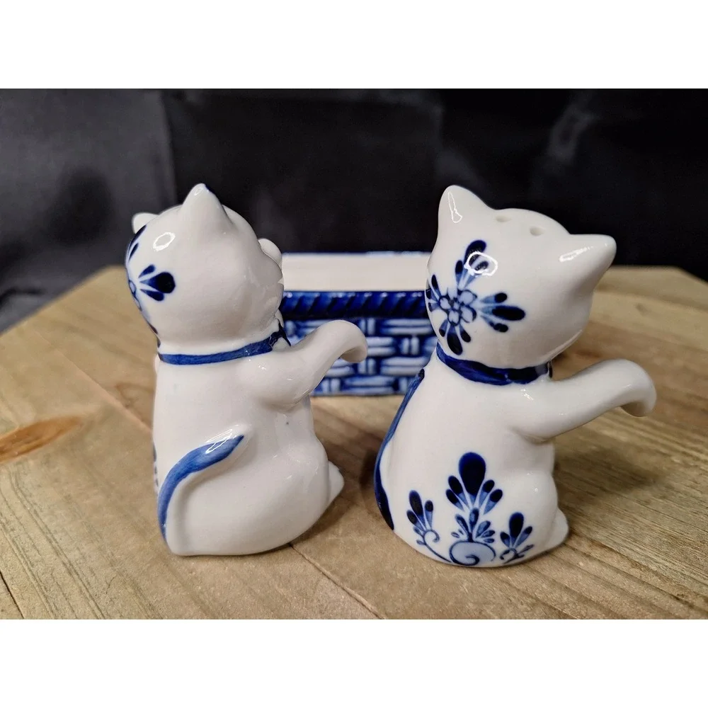 Delft Blue Handpainted Ceramic Cat Salt Pepper Shakers in Basket Alaska Souvenir